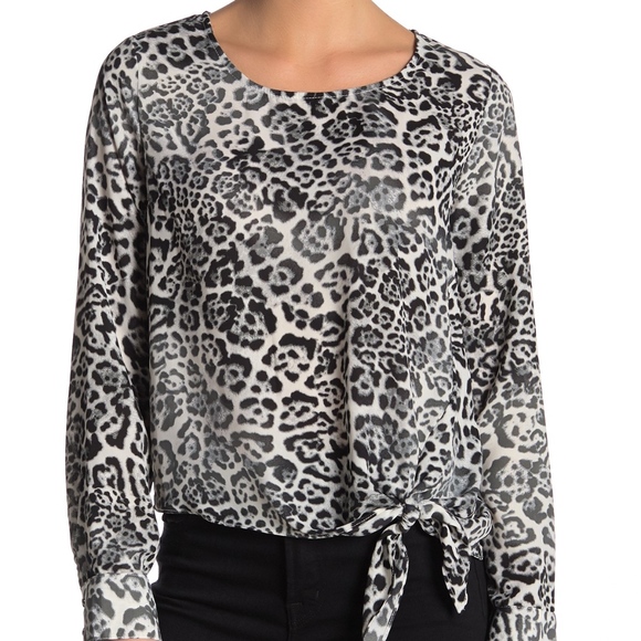 Socialite Tops - ⚠️ Socialite Tie Front Long Sleeve Blouse Size S